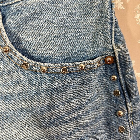 Levi's 501 Embellished Denim Shorts in Hotline Bling Distressed Size 27 - Picture 4 of 8